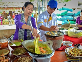 THAM GIA LỄ HỘI BÁNH DÂN GIAN TẠI NAM BỘ