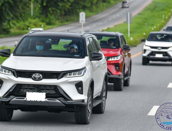 Thuê xe đưa đón đối tác giá rẻ chất lượng 2023