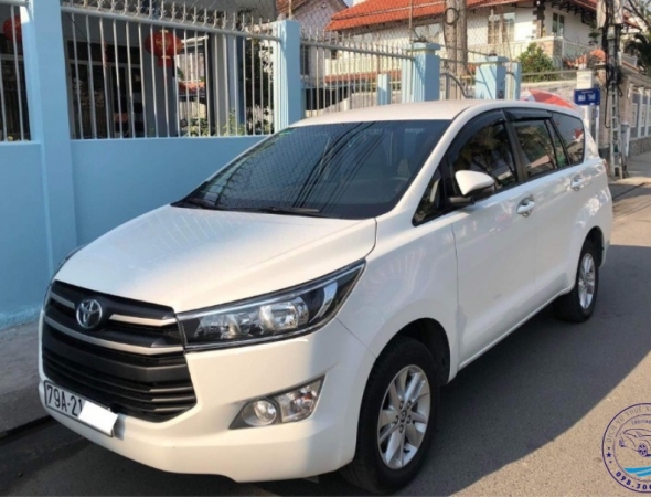 Thuê xe ô tô đi dự hội nghị - Giải pháp tiện lợi chuyên nghiệp