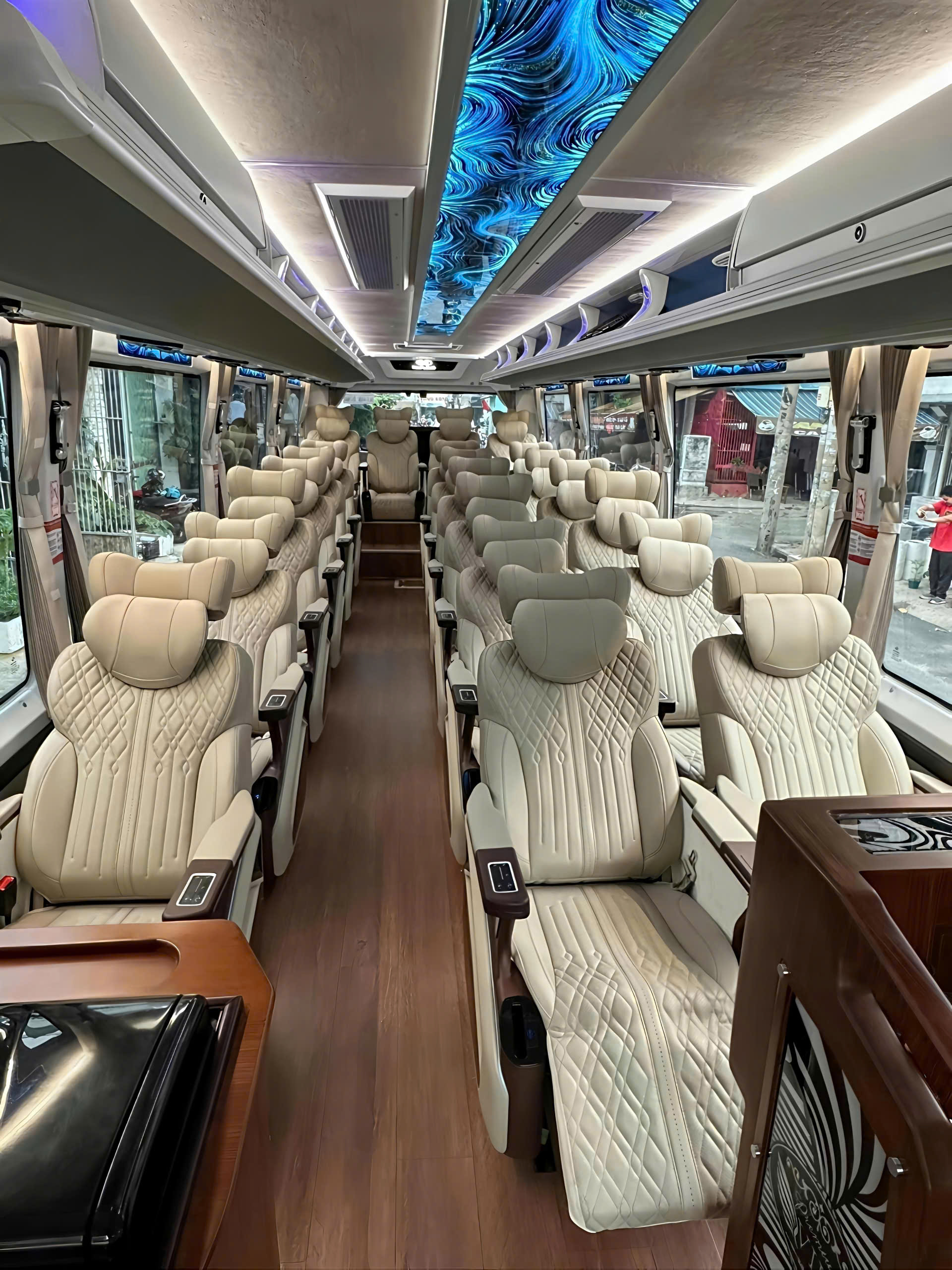 nội thất xe limousine 29 chỗ đi đà nẵng