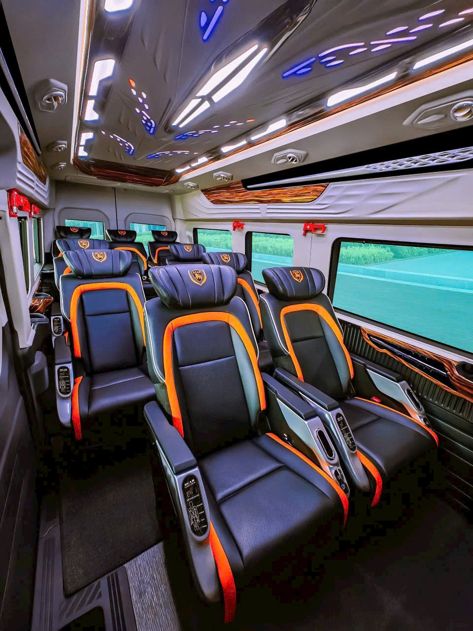 ảnh nội thất xe limousine 9 chỗ