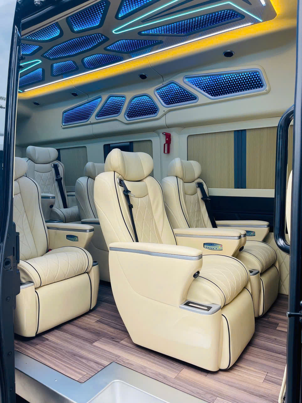 Nội thất xe Limousine 9 chỗ
