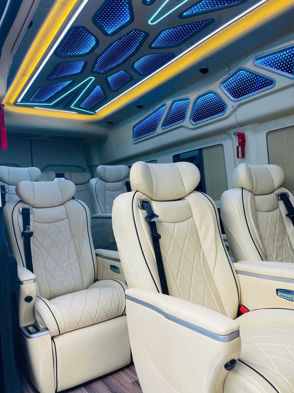 Nội thất xe Limousine - Du lịch Tiến Thành