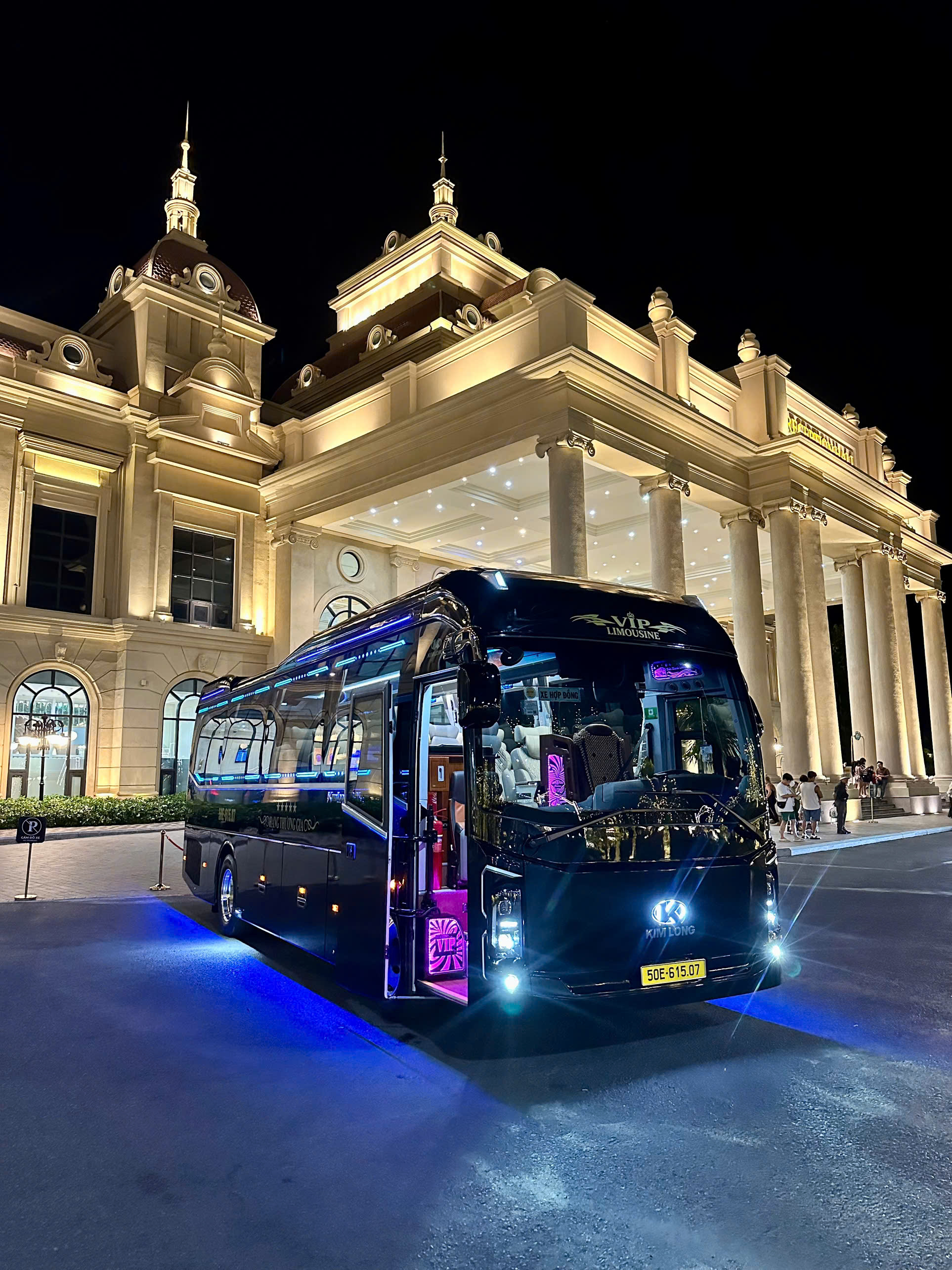 thuê xe limousine 29 chỗ đời mới