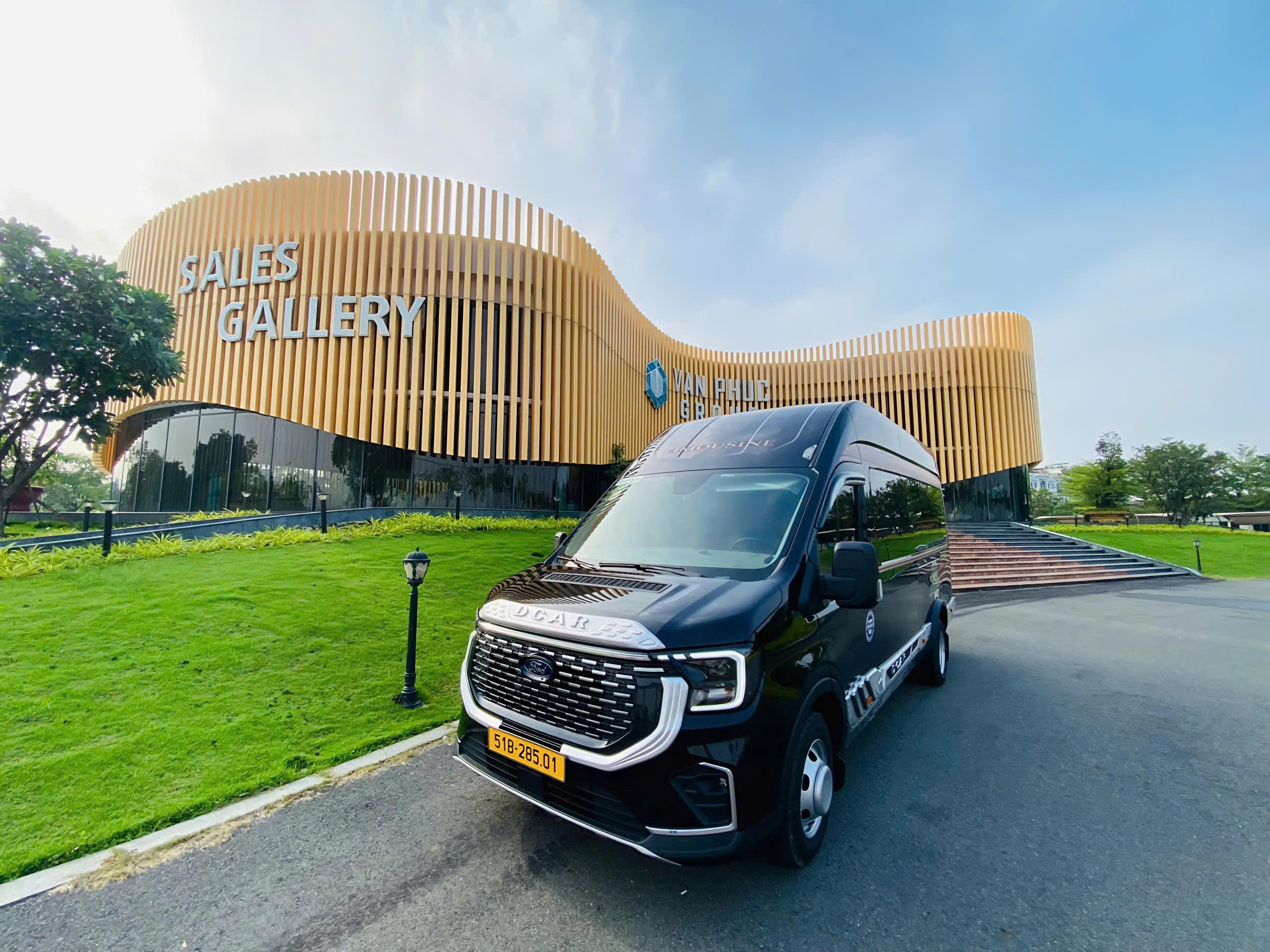Thuê xe Limousine cao cấp tại Du lịch Tiến Thành