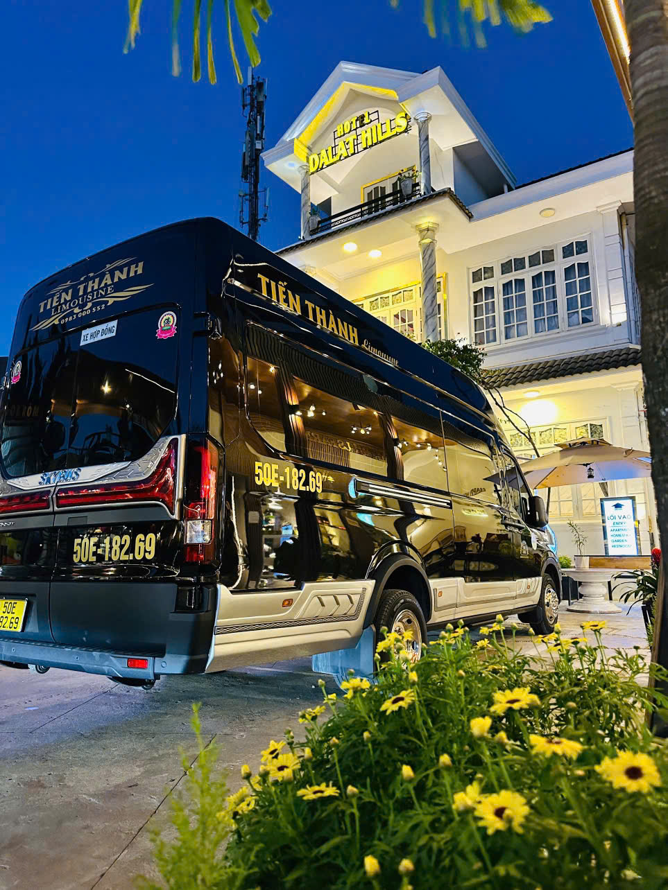 Thuê xe Limousine 9 chỗ du lịch