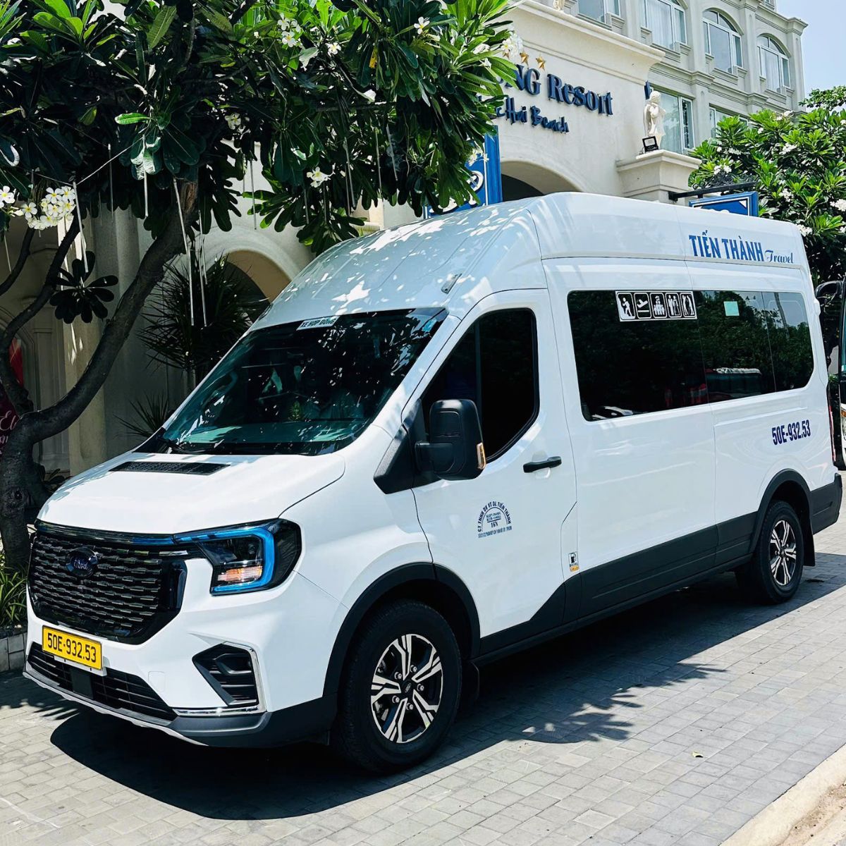 thuê xe limousine 16 chỗ