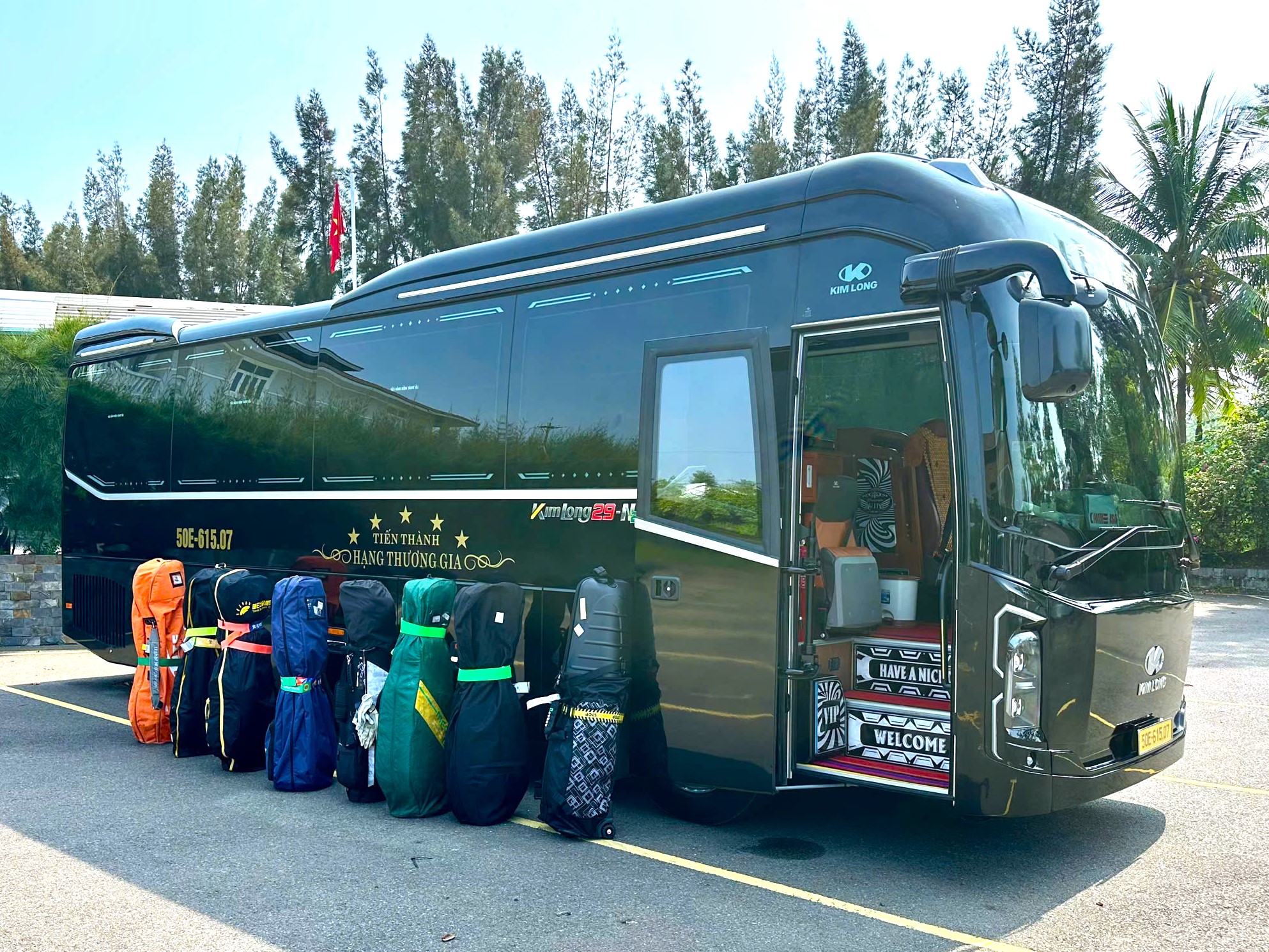 giá thuê xe limousine 22 chỗ đi du lịch