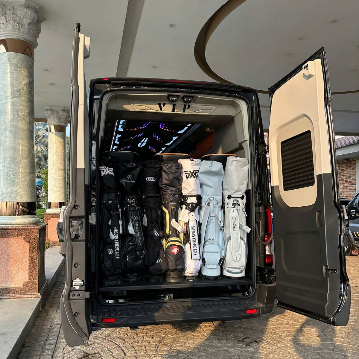 khoang chứa đồ của xe limousine