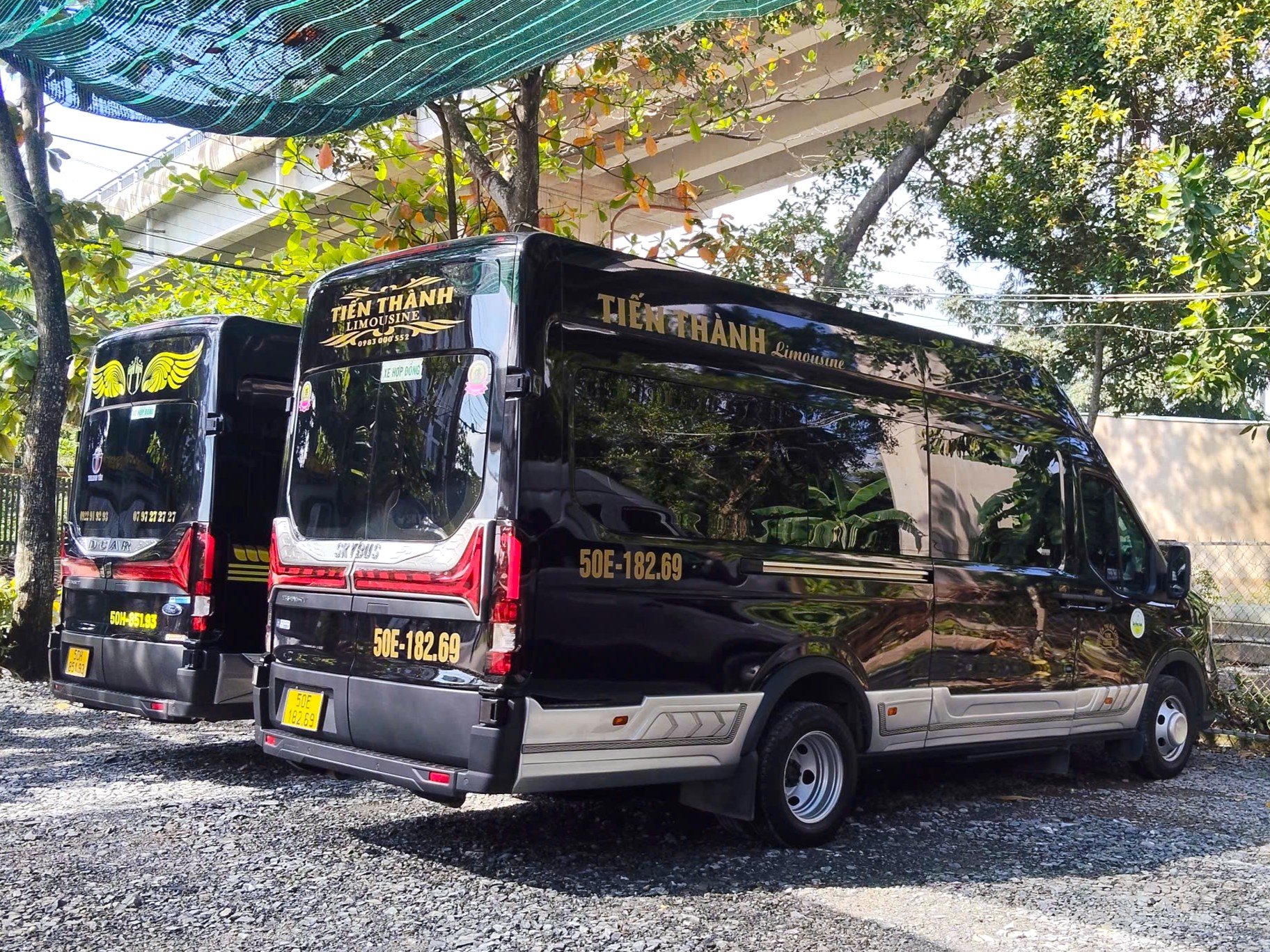 Ngoại thất xe Limousine tại Du Lịch Tiến Thành