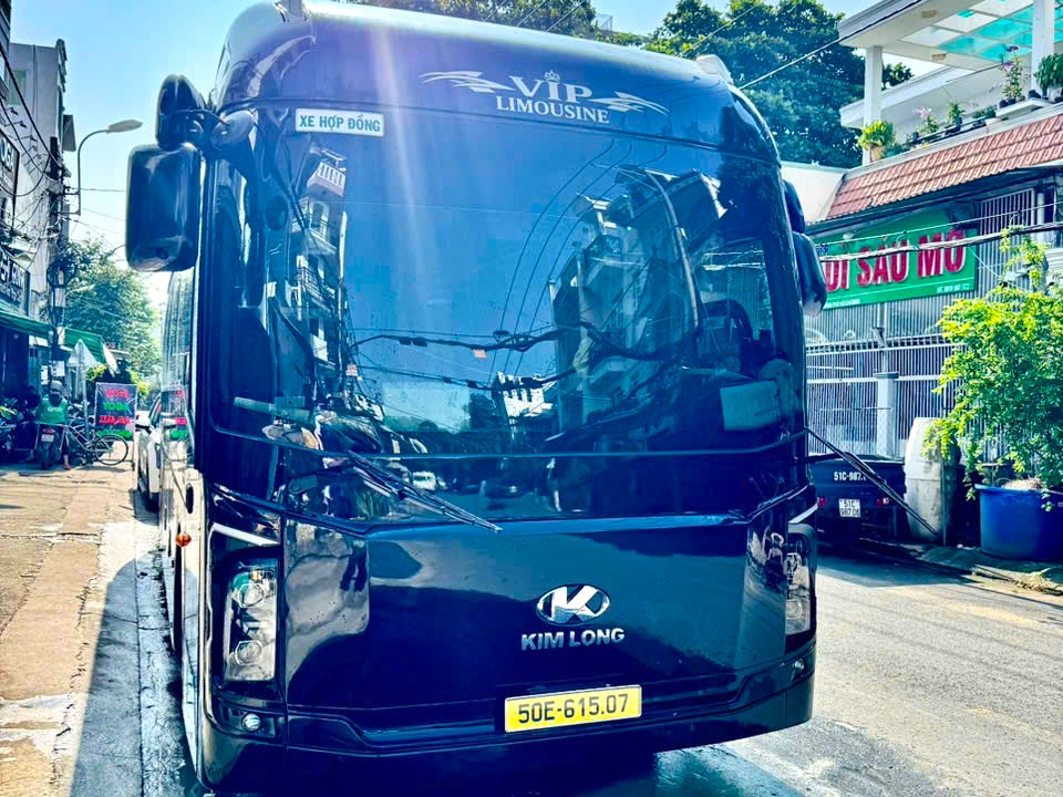thuê xe limousine 22 chỗ công tác du lịch tại Du Lịch Tiến Thành
