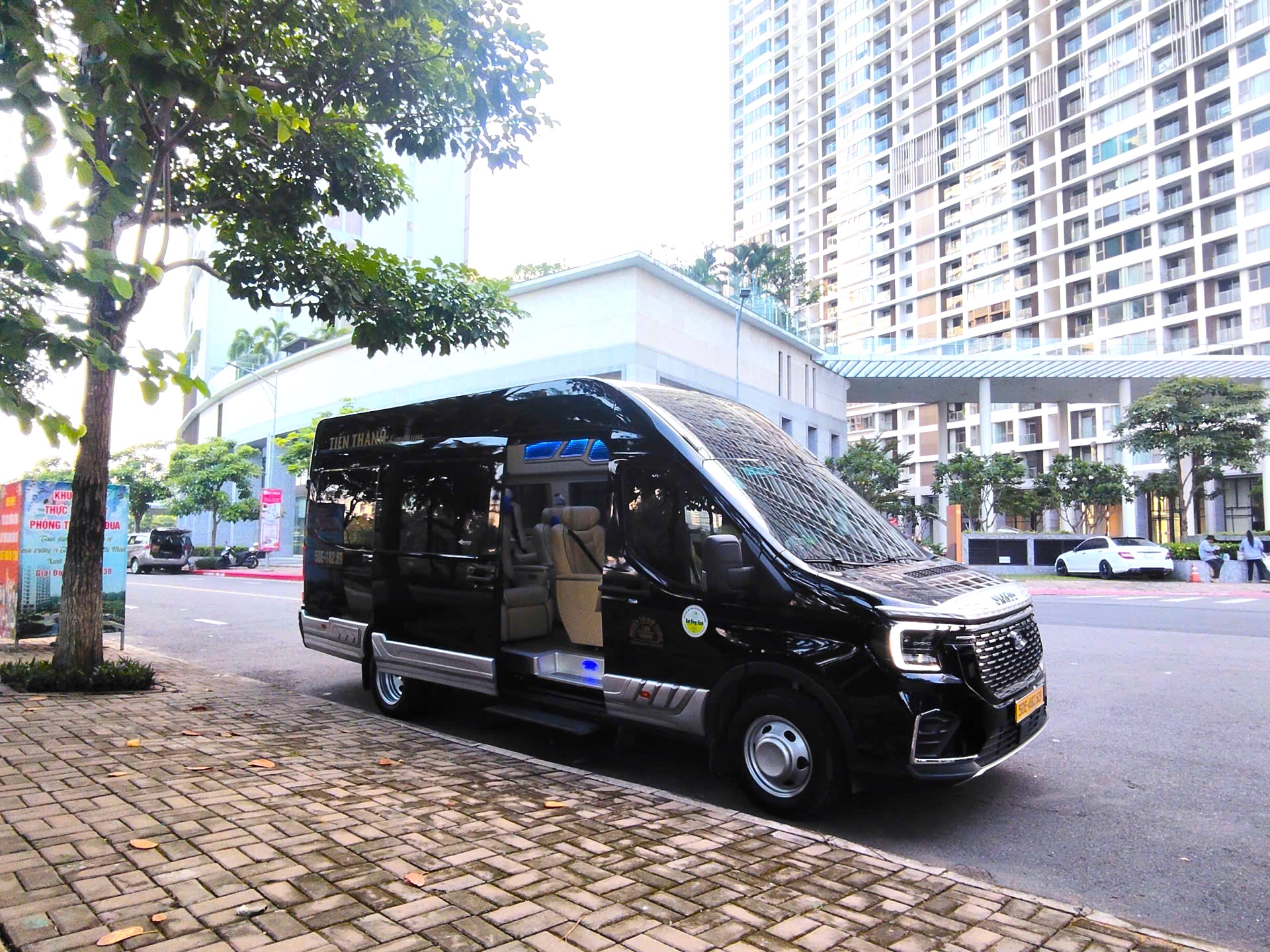 Thuê xe Limousine có lái tại TPHCM