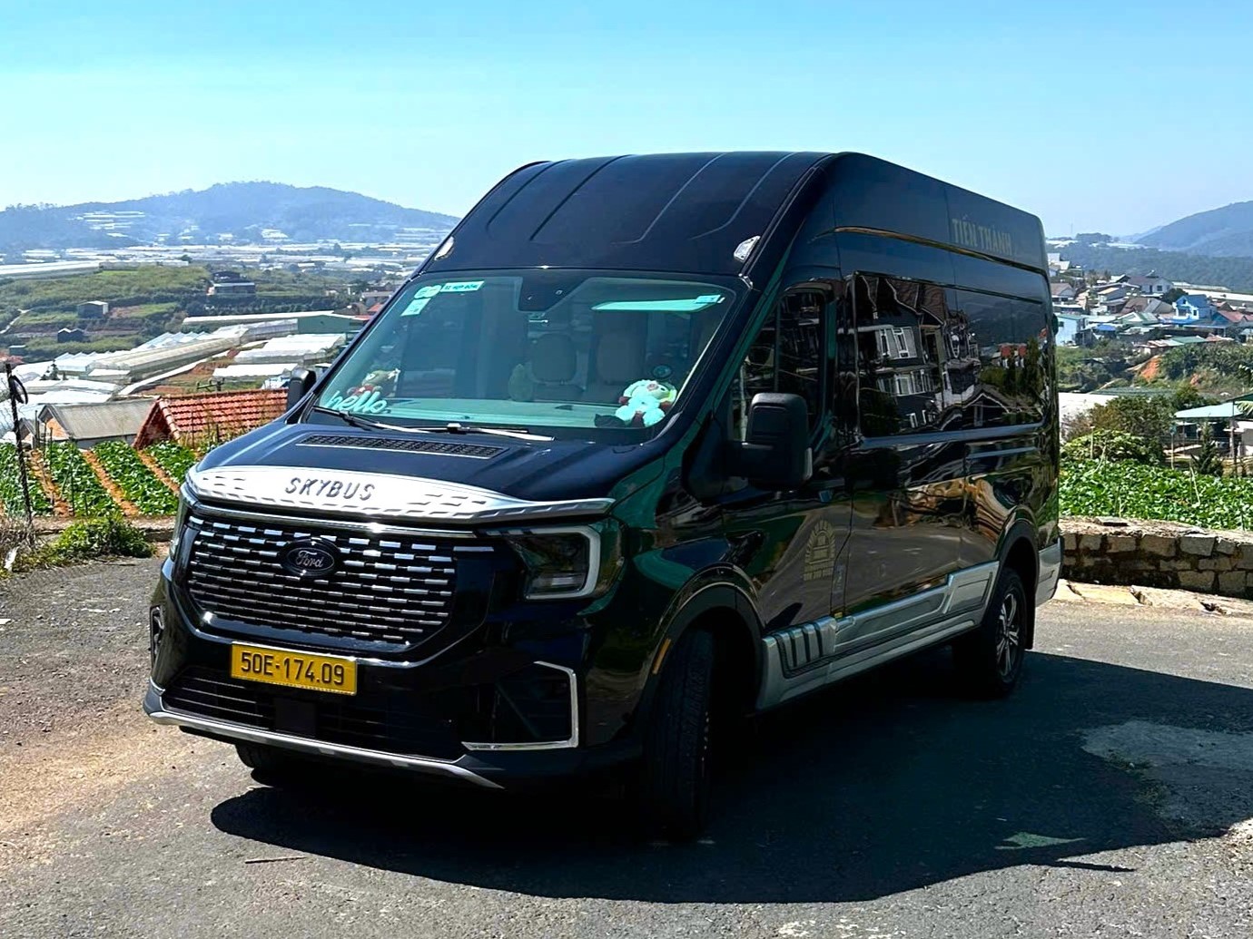 Thuê xe Limousine Mũi Né 16 chỗ