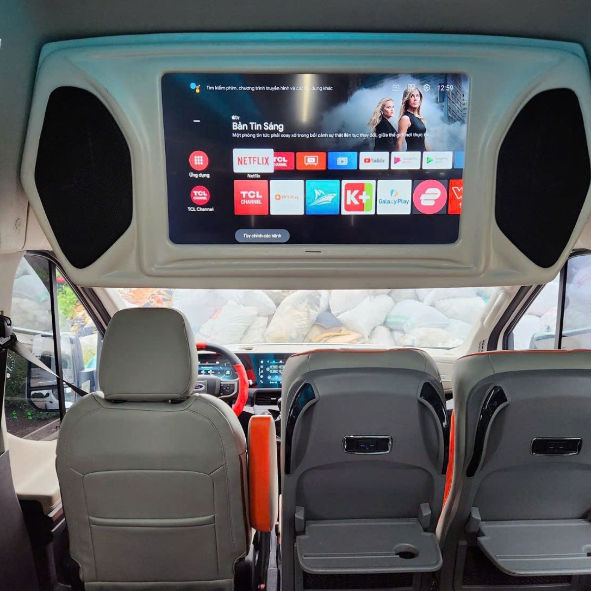 tiện ích trên xe khi thuê xe limousine tại du lịch tiến thành